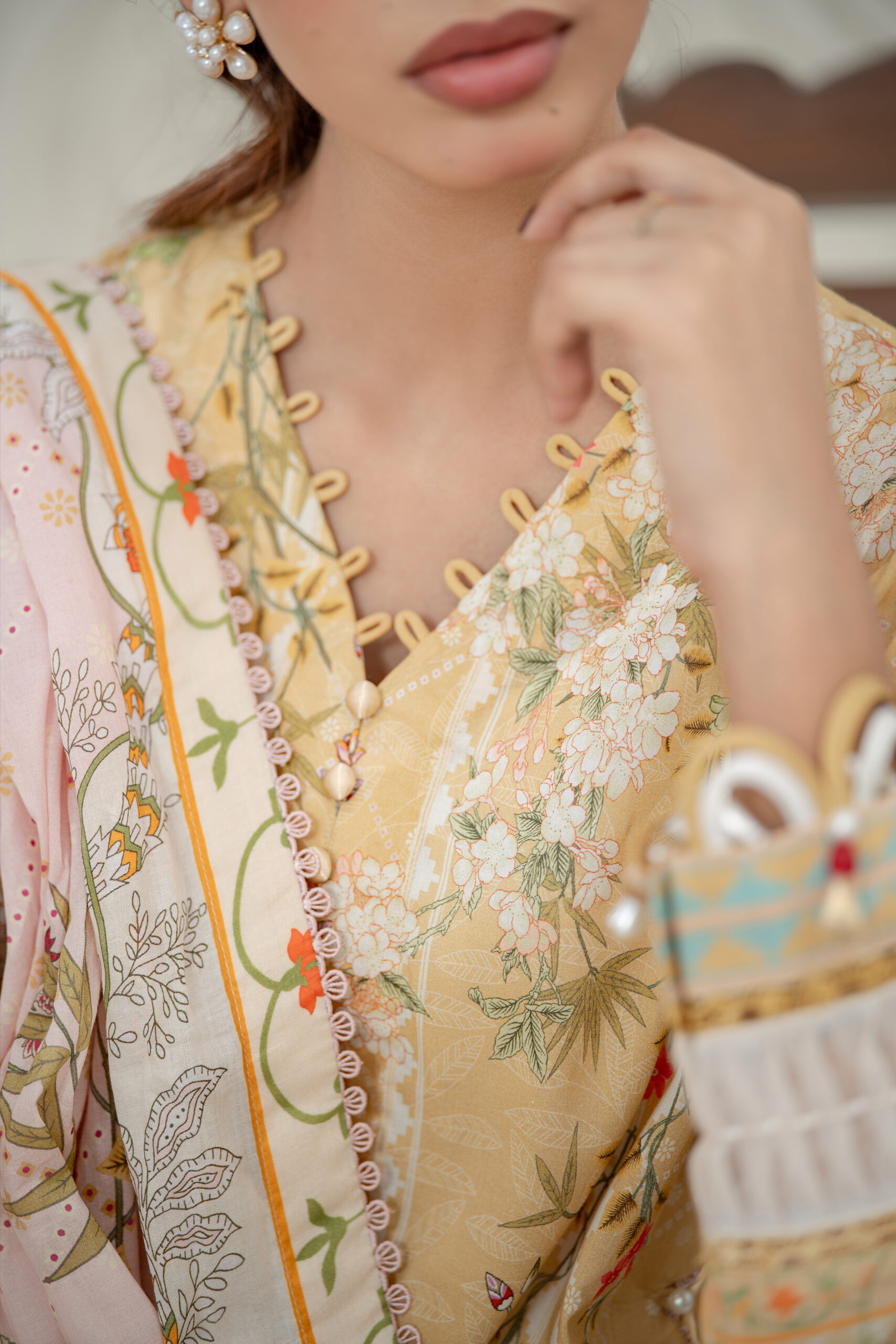 Saadia Ahmed SA26SP302 3pc Printed Lawn 26' - Image 8