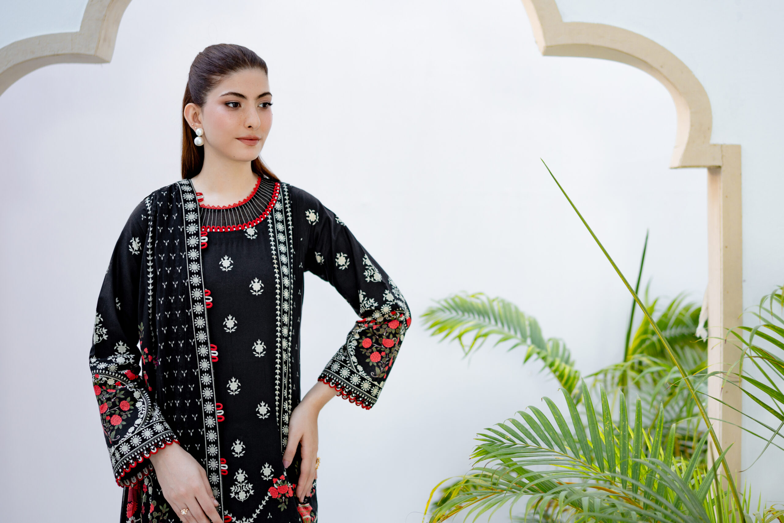 Saadia Ahmed SA26SP303 3pc Printed Lawn 26' - Image 4