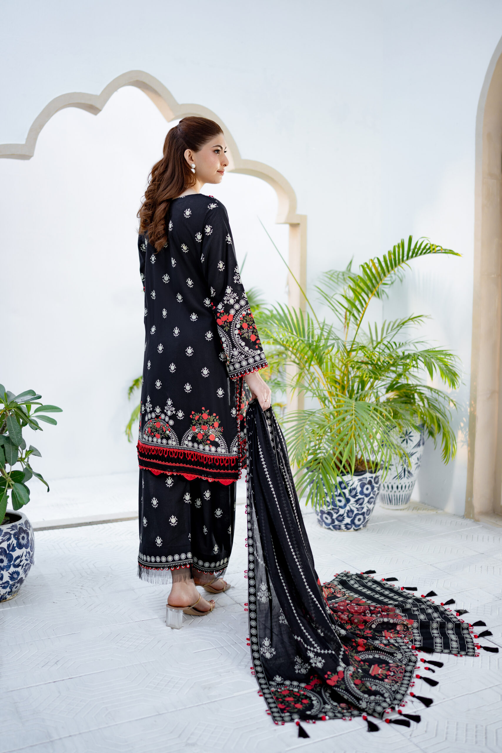 Saadia Ahmed SA26SP303 3pc Printed Lawn 26' - Image 6