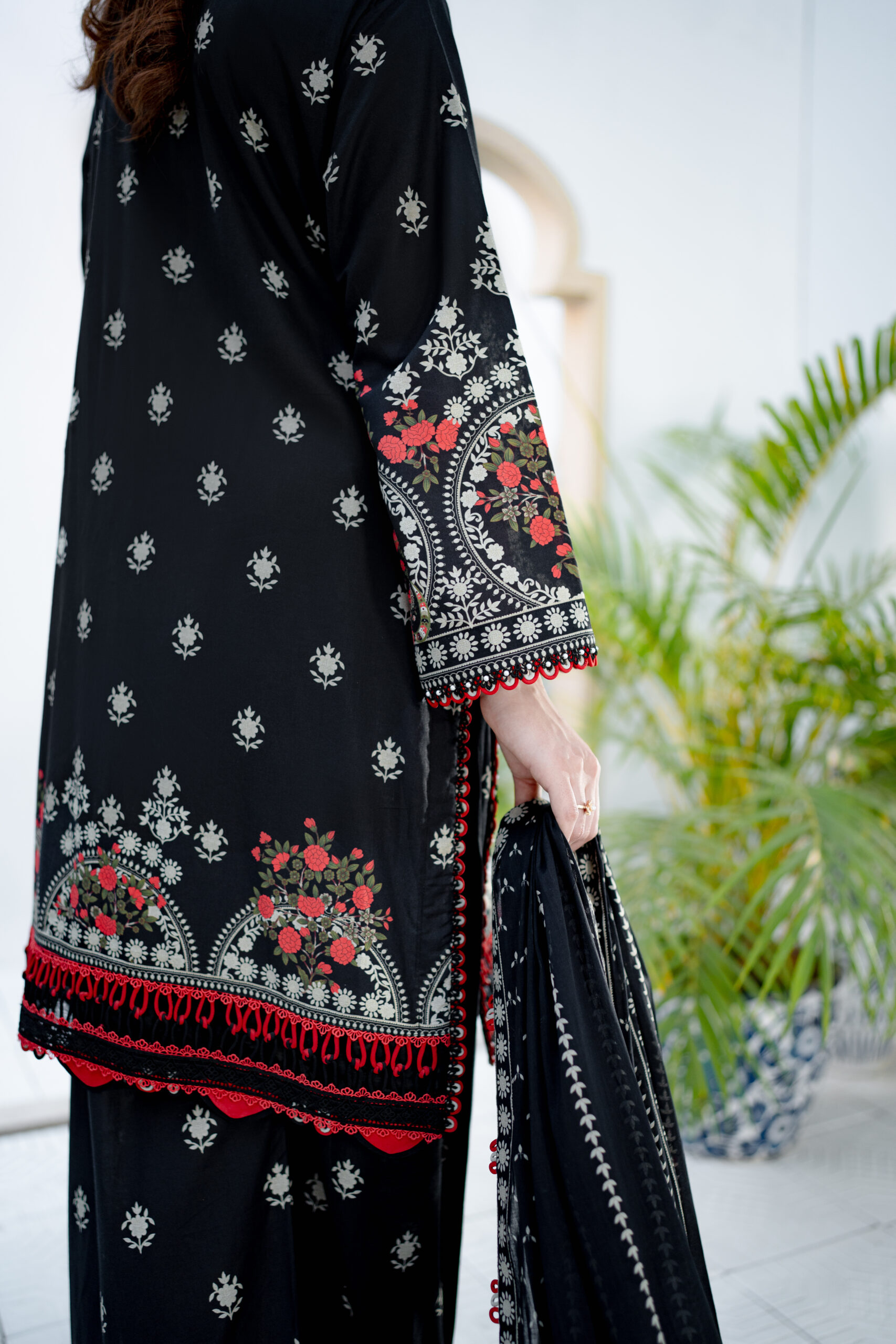 Saadia Ahmed SA26SP303 3pc Printed Lawn 26' - Image 5